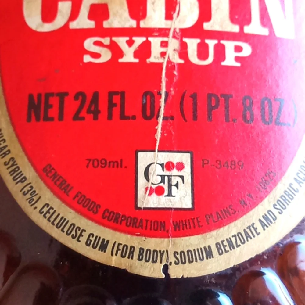 Vintage log Cabin syrup bottle 1776 bi-centennial with label still on